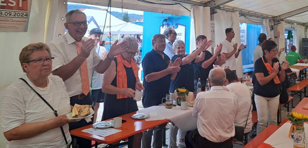 75 Jahre Berg Fahneneinzug1